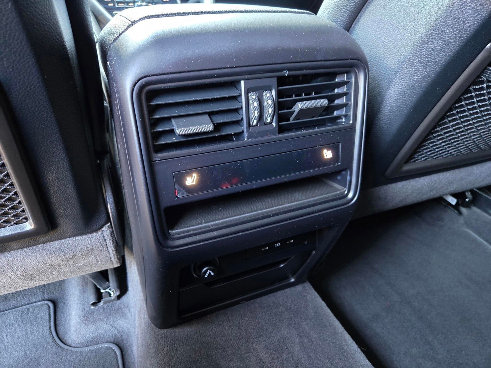 2025 Porsche Cayenne Base — full photo 11 of 45