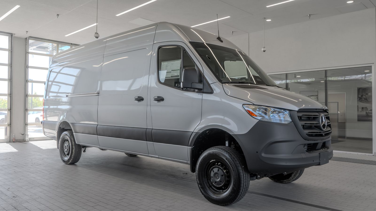 2025 Mercedes-Benz Sprinter 2500 Cargo 170 WB — full photo 12 of 36