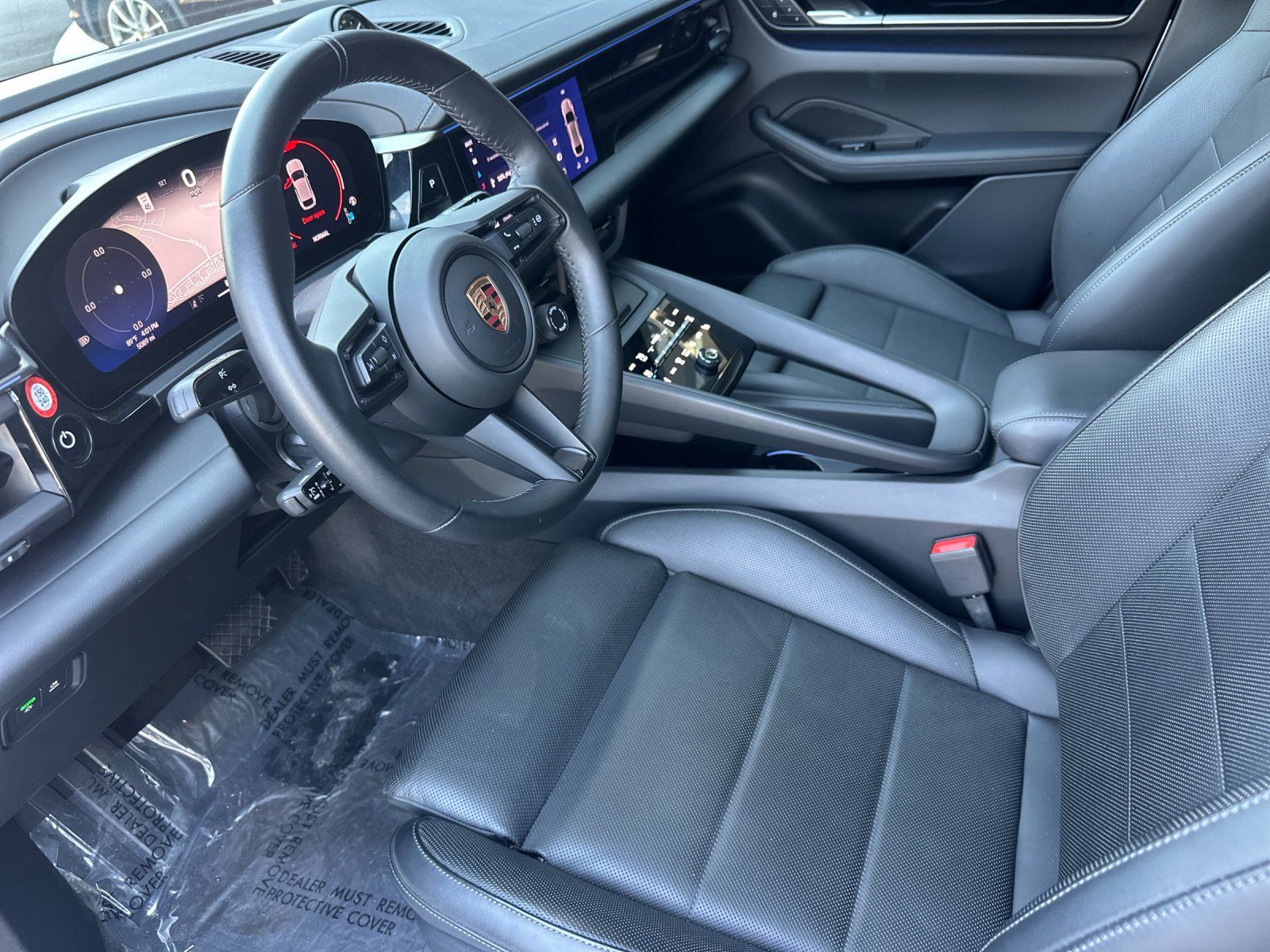 2025 Porsche Macan Electric Base — full photo 4 of 29
