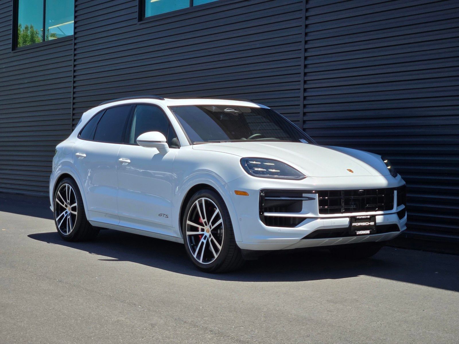 2026 Porsche Cayenne GTS — full photo 9 of 27