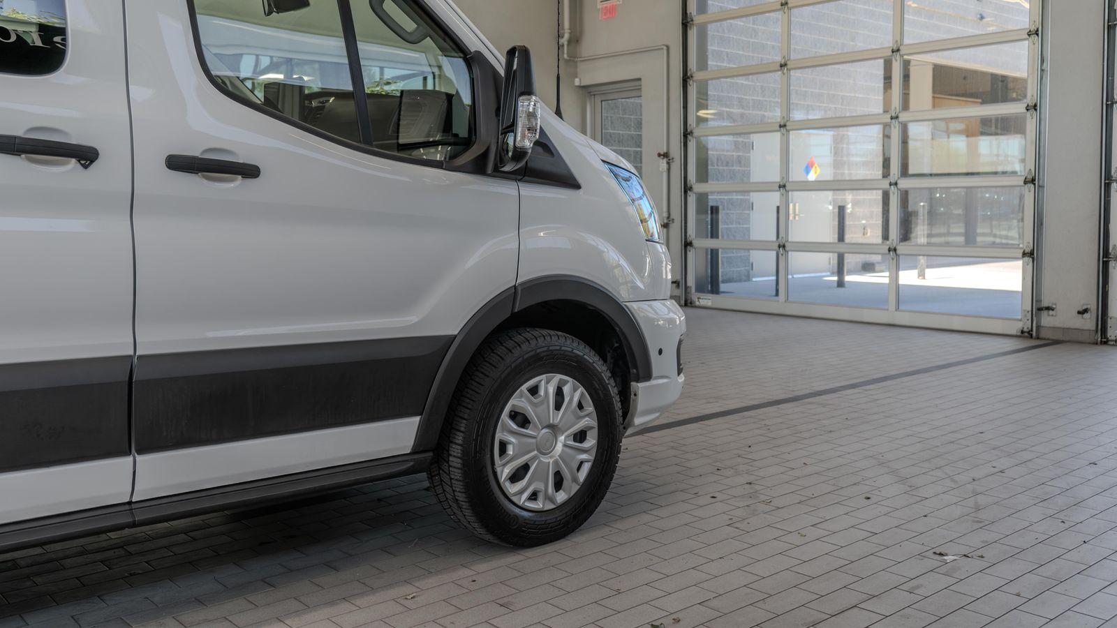 2024 Ford Transit-350 XLT — foto completa 30 de 34