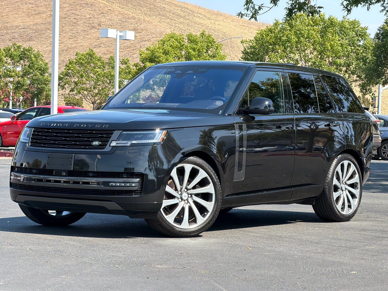 2023 Land Rover Range Rover SE — full photo 1 of 29