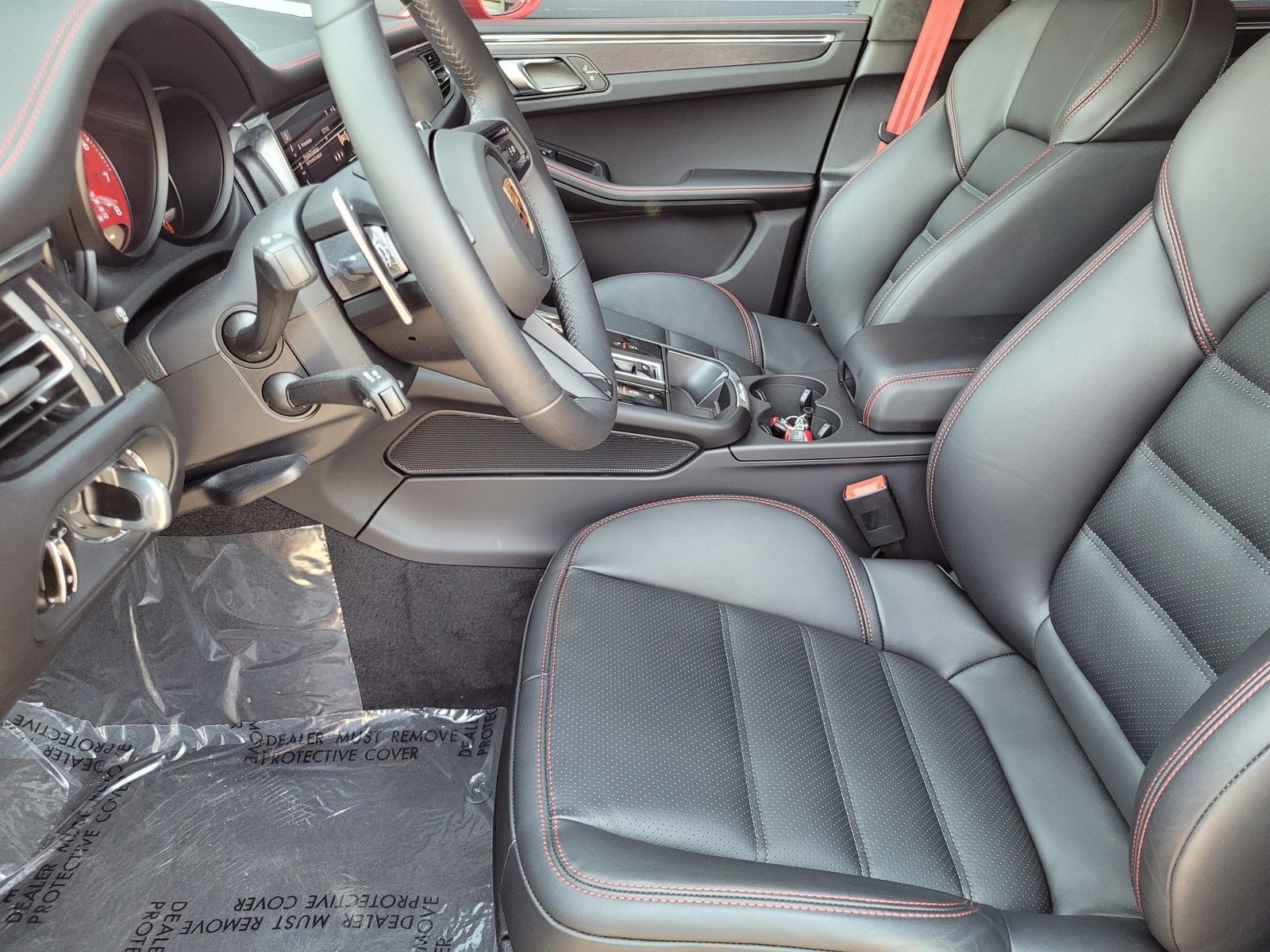 2026 Porsche Macan GTS — full photo 23 of 28