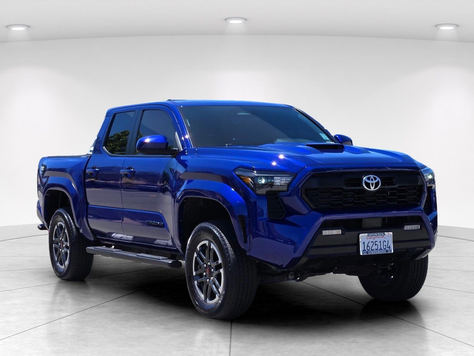2025 Toyota Tacoma TRD Sport — full photo 9 of 28