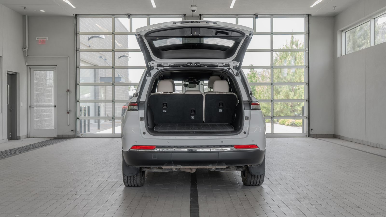 2023 Jeep Grand Cherokee 4xe — foto completa 16 de 34
