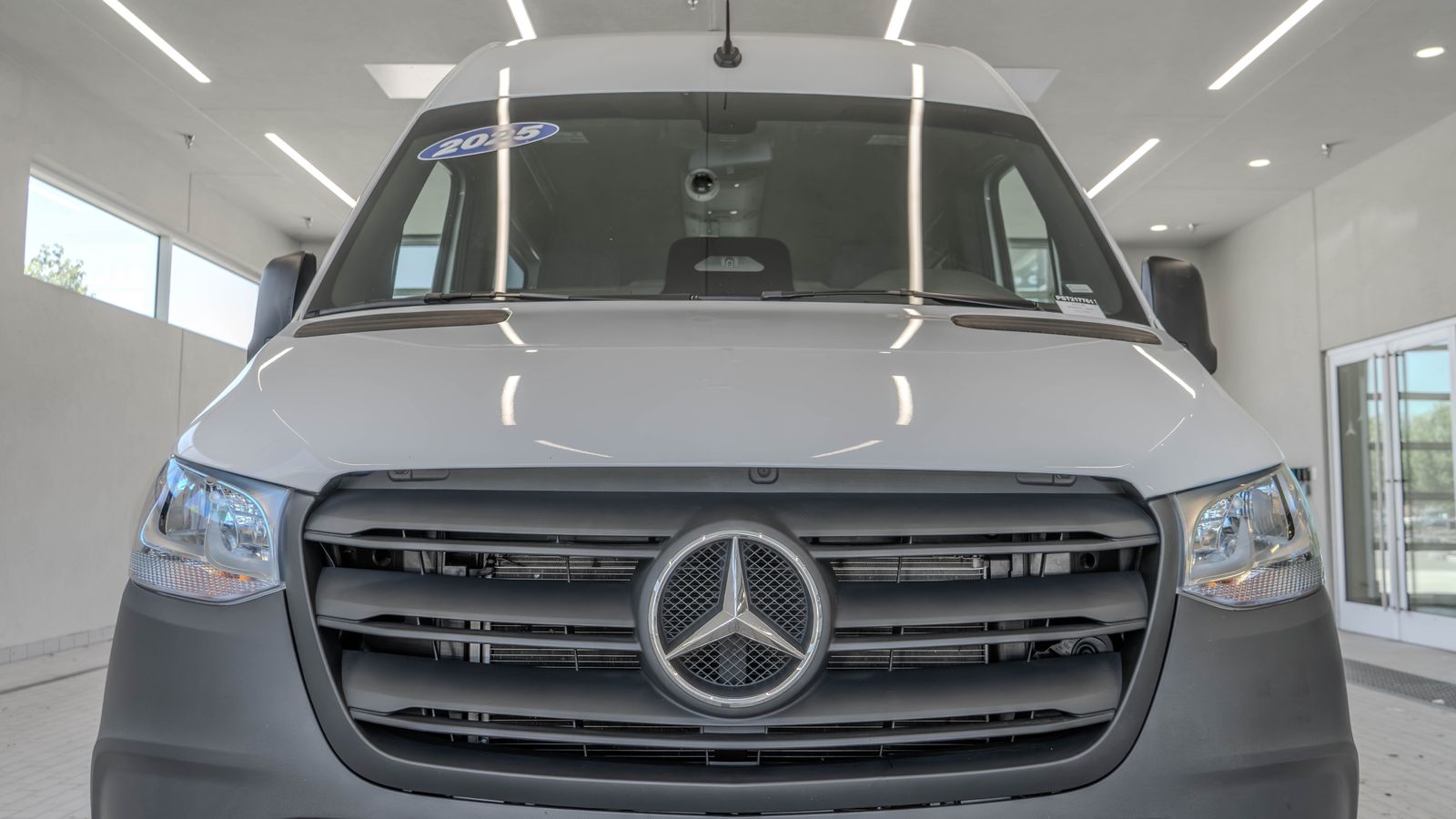 2025 Mercedes-Benz Sprinter 2500 Passenger 170 WB — full photo 22 of 35