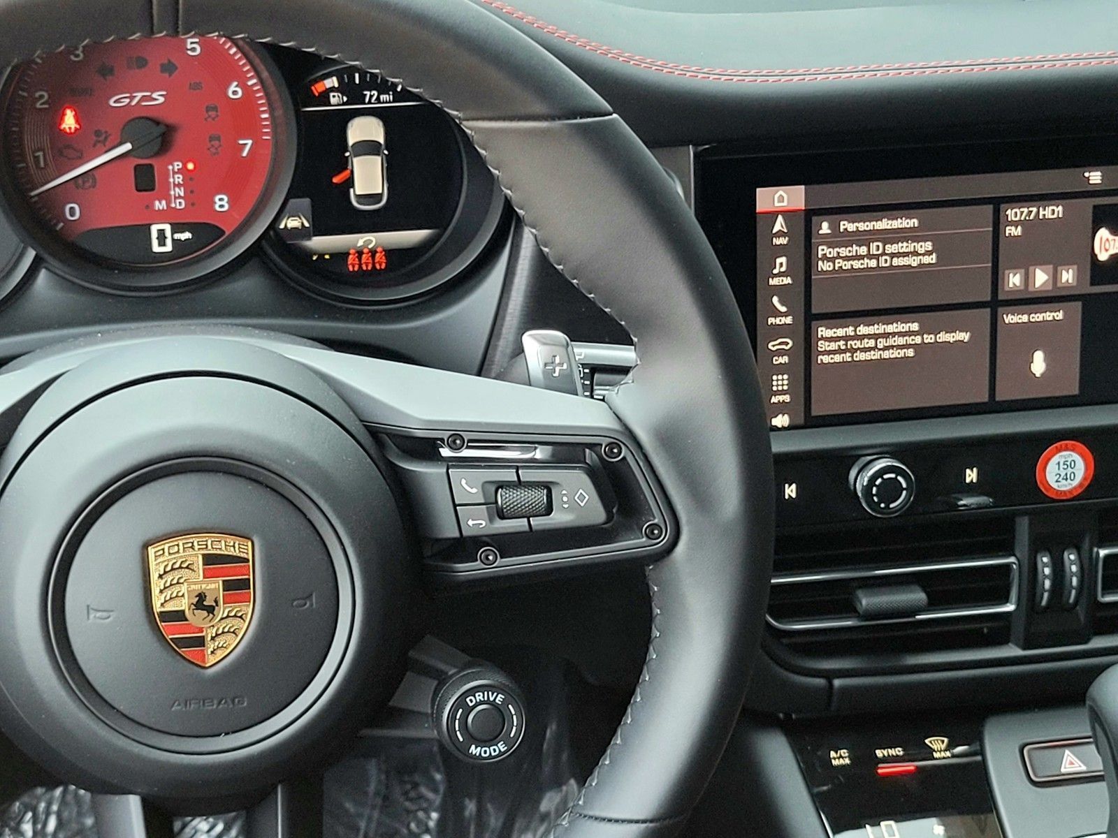 2026 Porsche Macan GTS — full photo 17 of 28