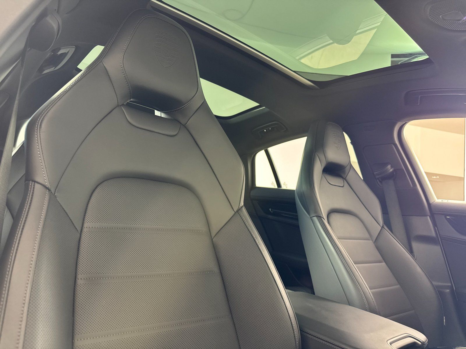 2026 Porsche Panamera E-Hybrid 4 — full photo 17 of 30