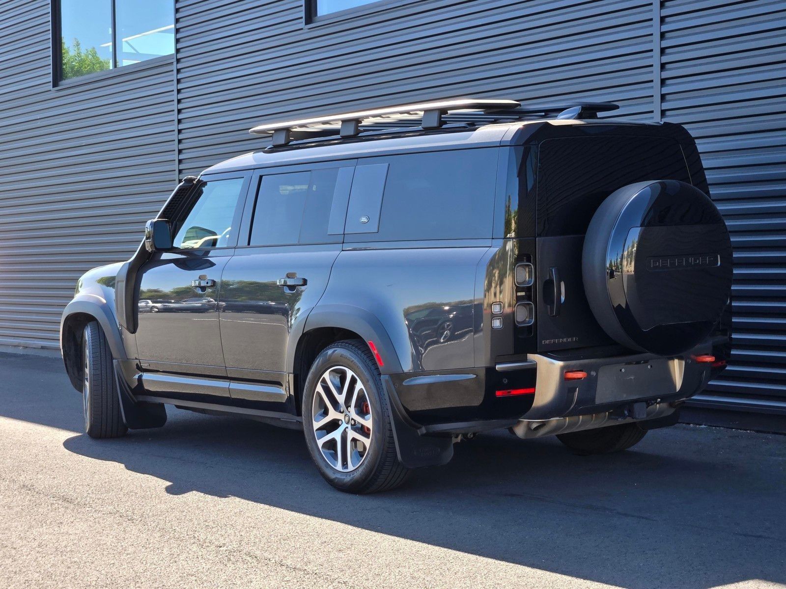2023 Land Rover Defender 130 X — full photo 4 of 45