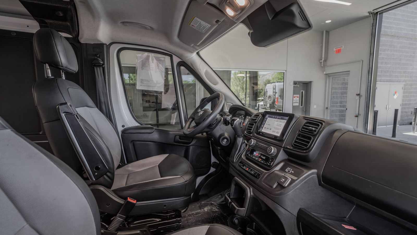2025 Ram ProMaster 2500 Base — full photo 17 of 33
