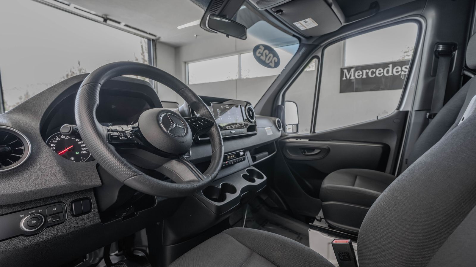2025 Mercedes-Benz Sprinter 2500 Passenger 170 WB — foto completa 6 de 35