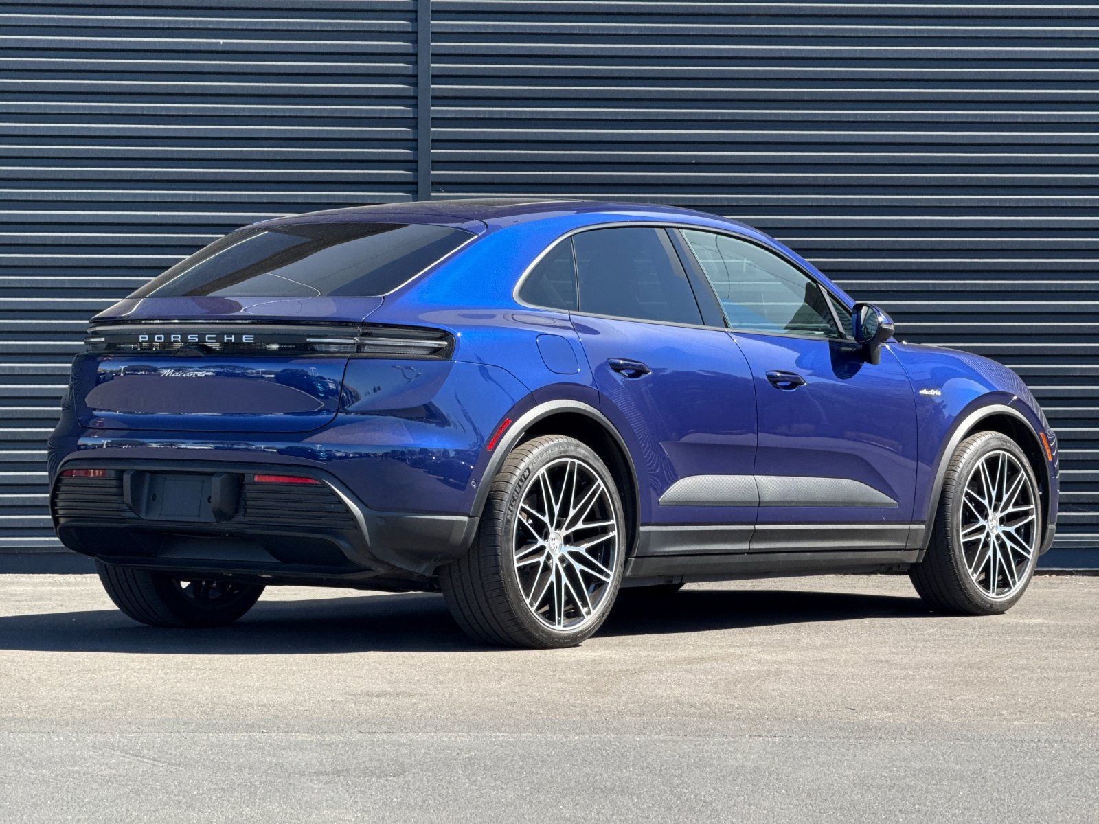 2025 Porsche Macan Electric 4 — full photo 8 of 28