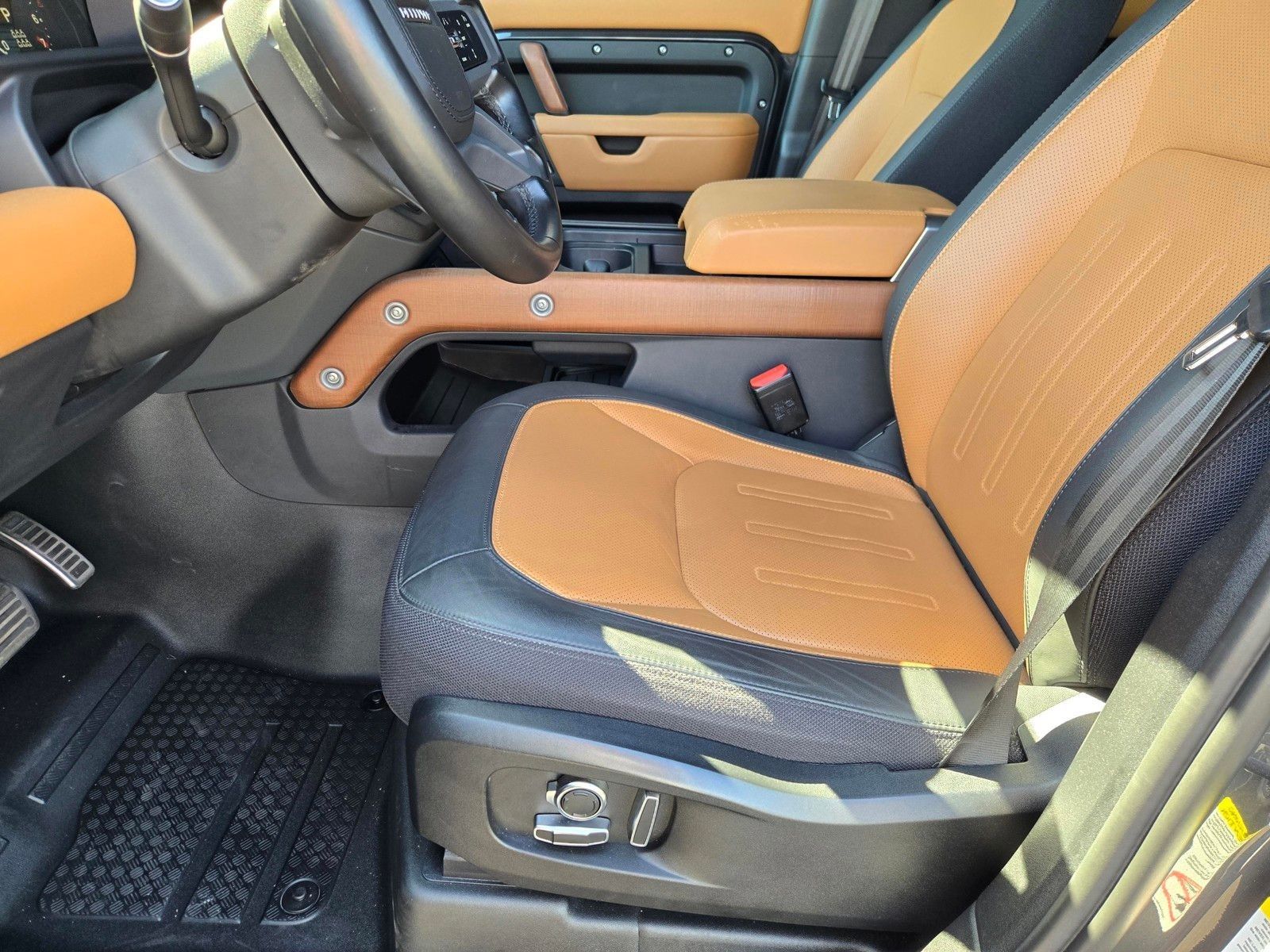 2023 Land Rover Defender 130 X — full photo 25 of 45