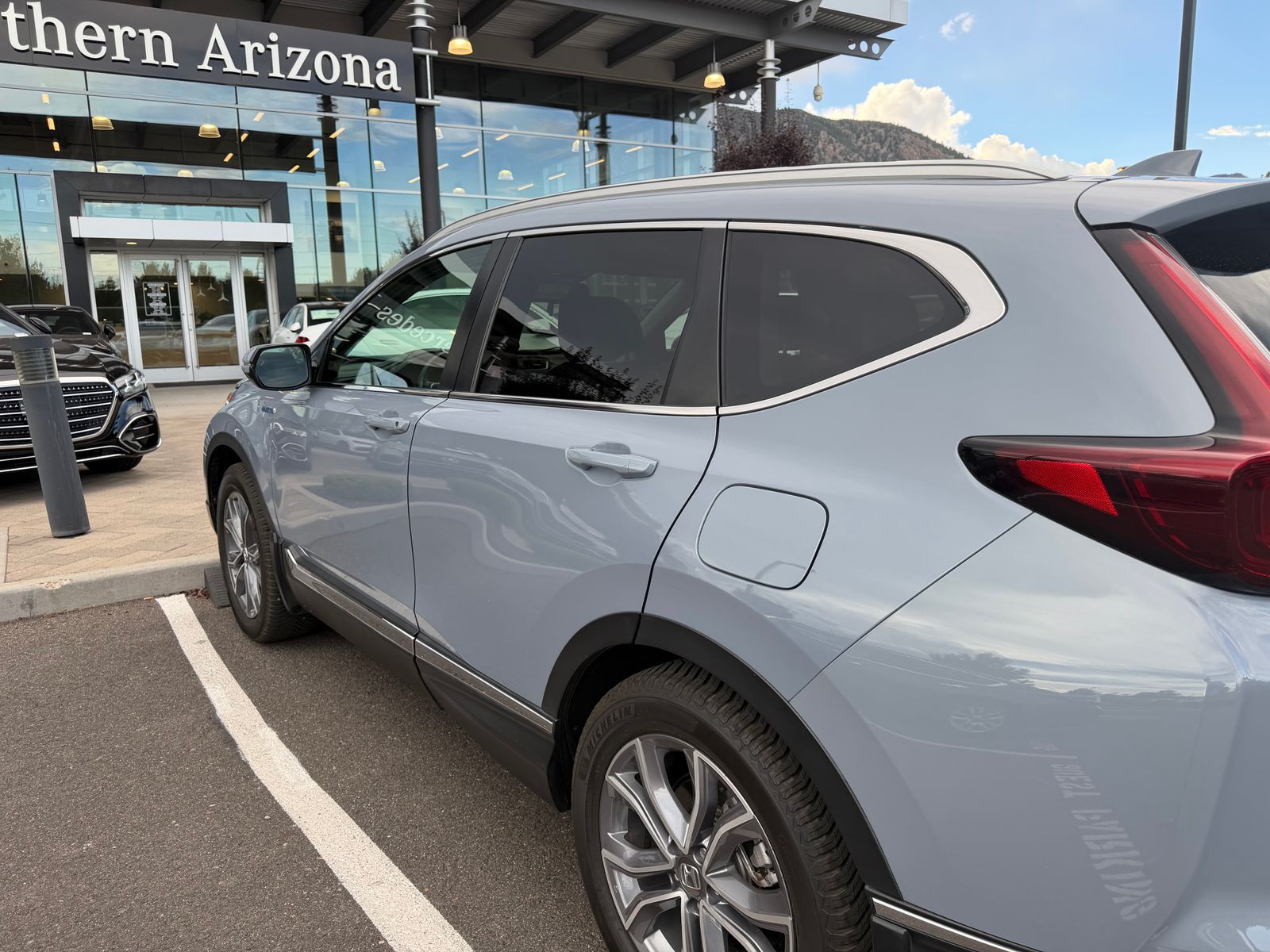 2021 Honda CR-V Hybrid Touring — full photo 1 of 7