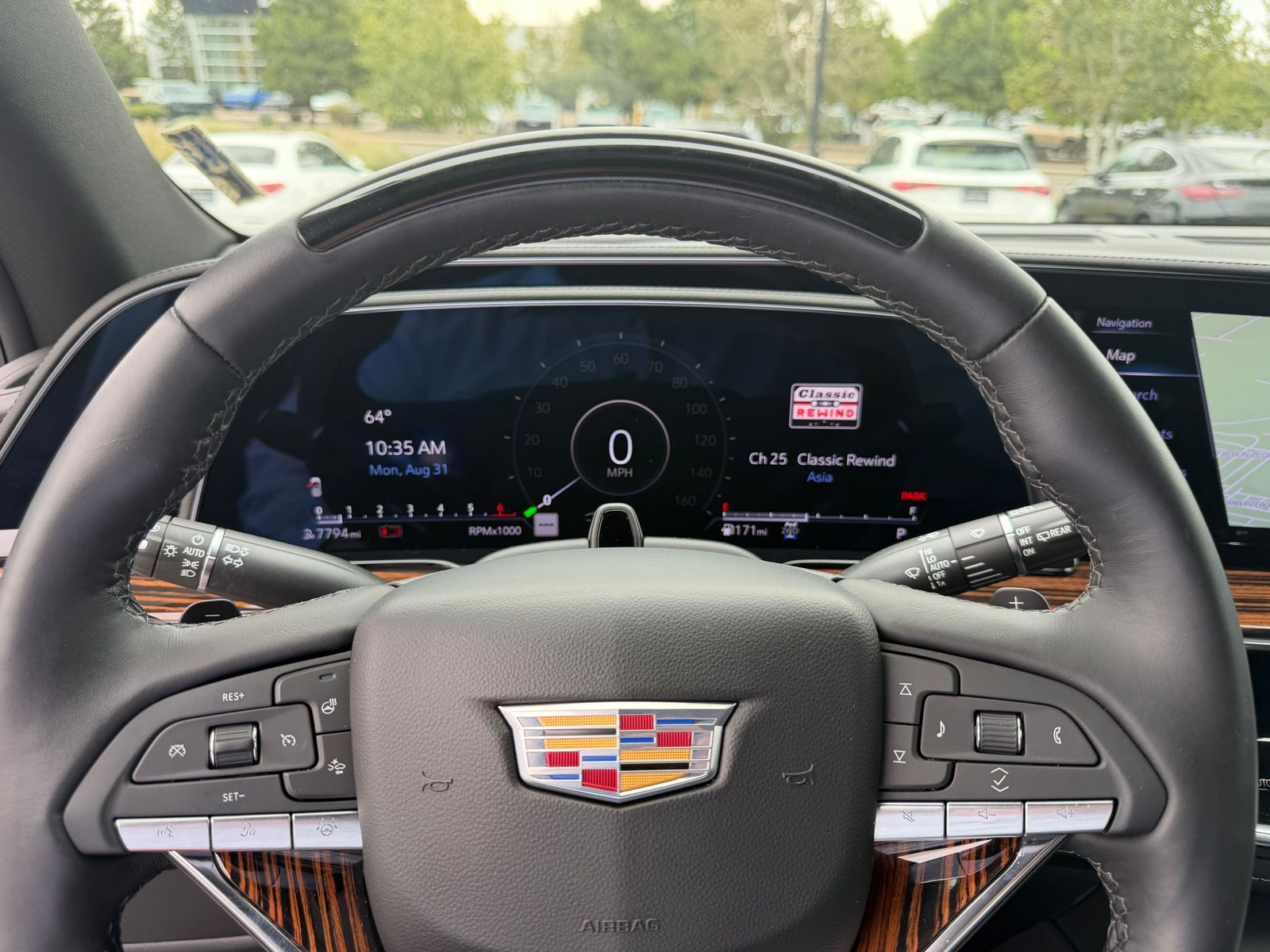 2024 Cadillac Escalade Premium Luxury — full photo 6 of 7