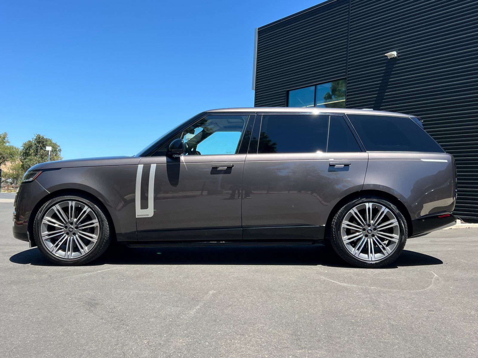 2023 Land Rover Range Rover Autobiography — full photo 2 of 29