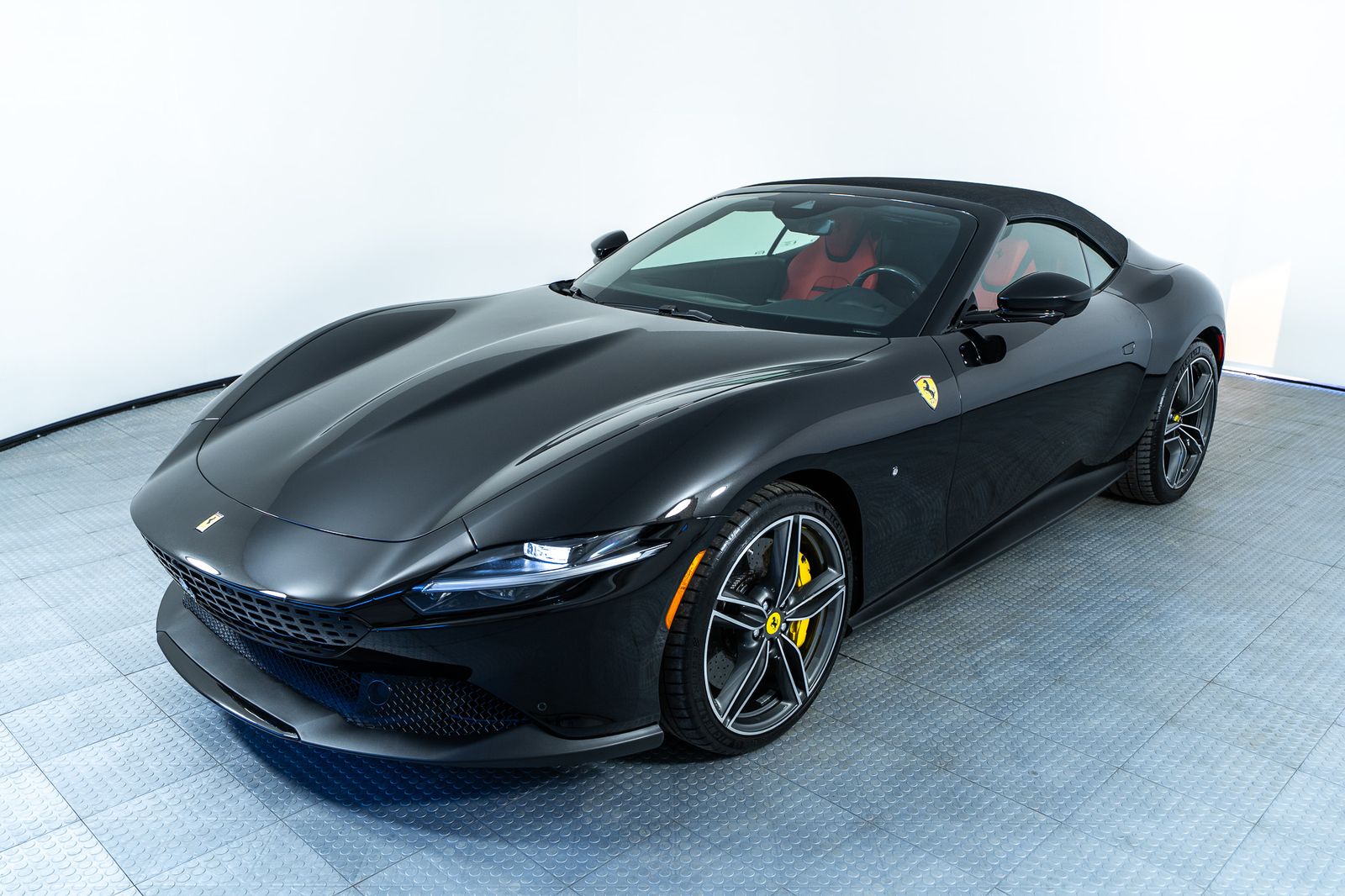 2025 Ferrari Roma Spider — full photo 33 of 41