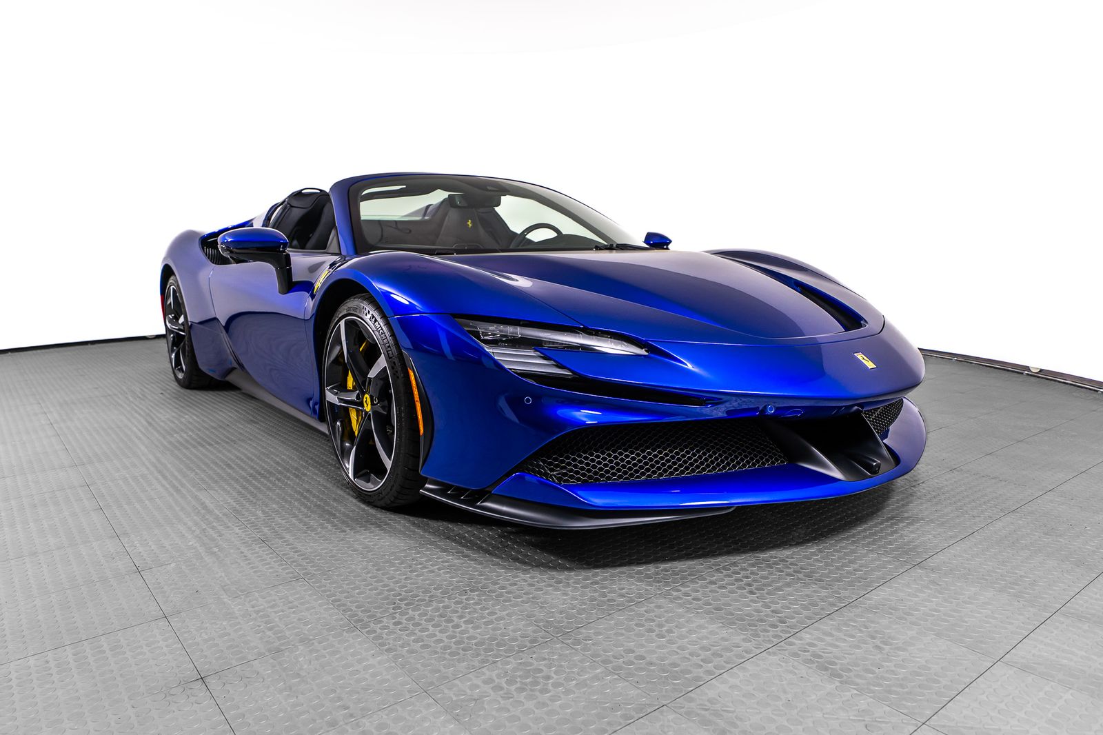 2025 Ferrari SF90 Spider — full photo 8 of 66