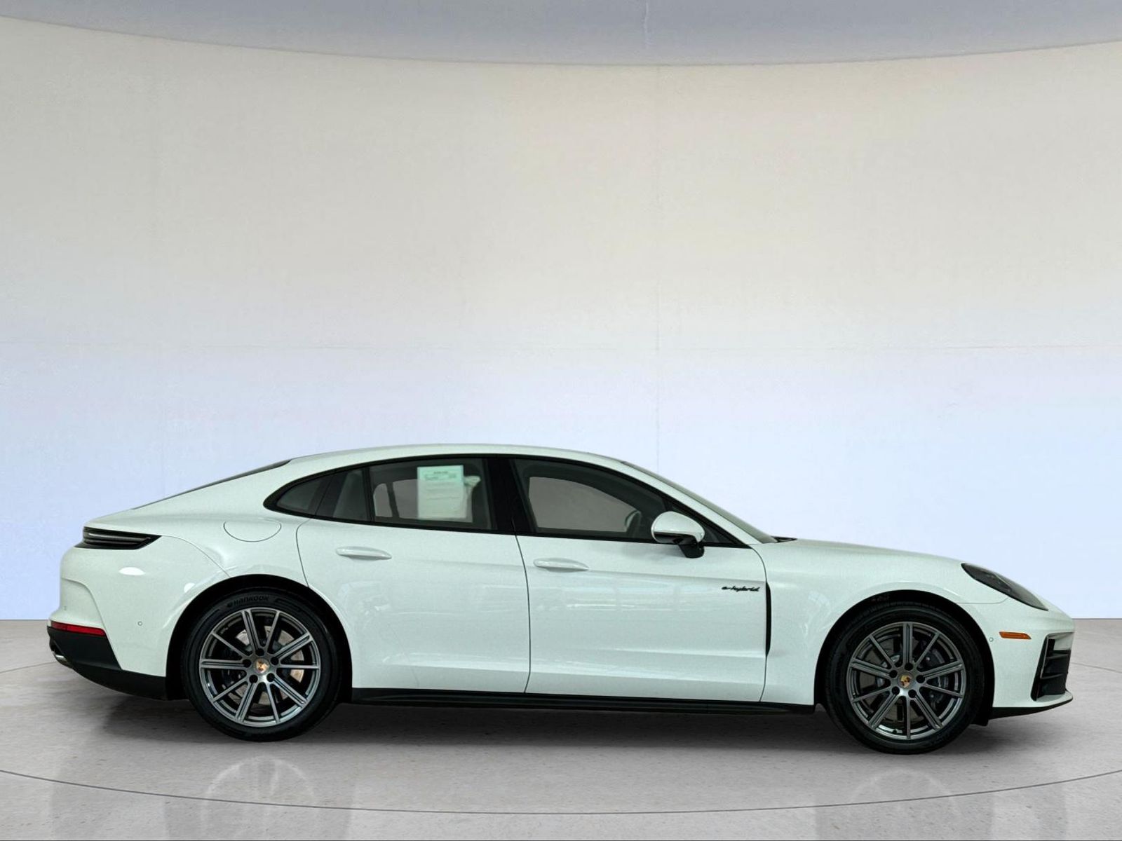 2026 Porsche Panamera E-Hybrid 4 — full photo 9 of 30