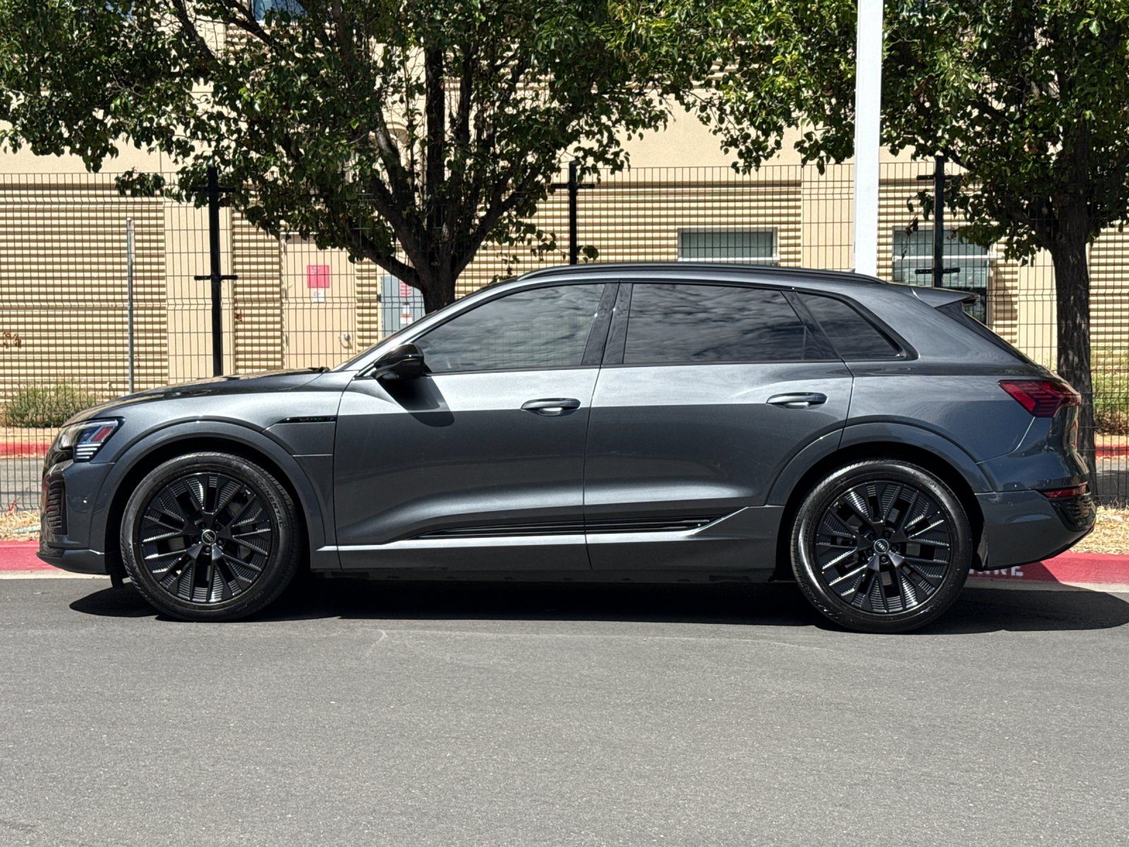 2024 Audi Q8 e-tron Prestige — full photo 3 of 29