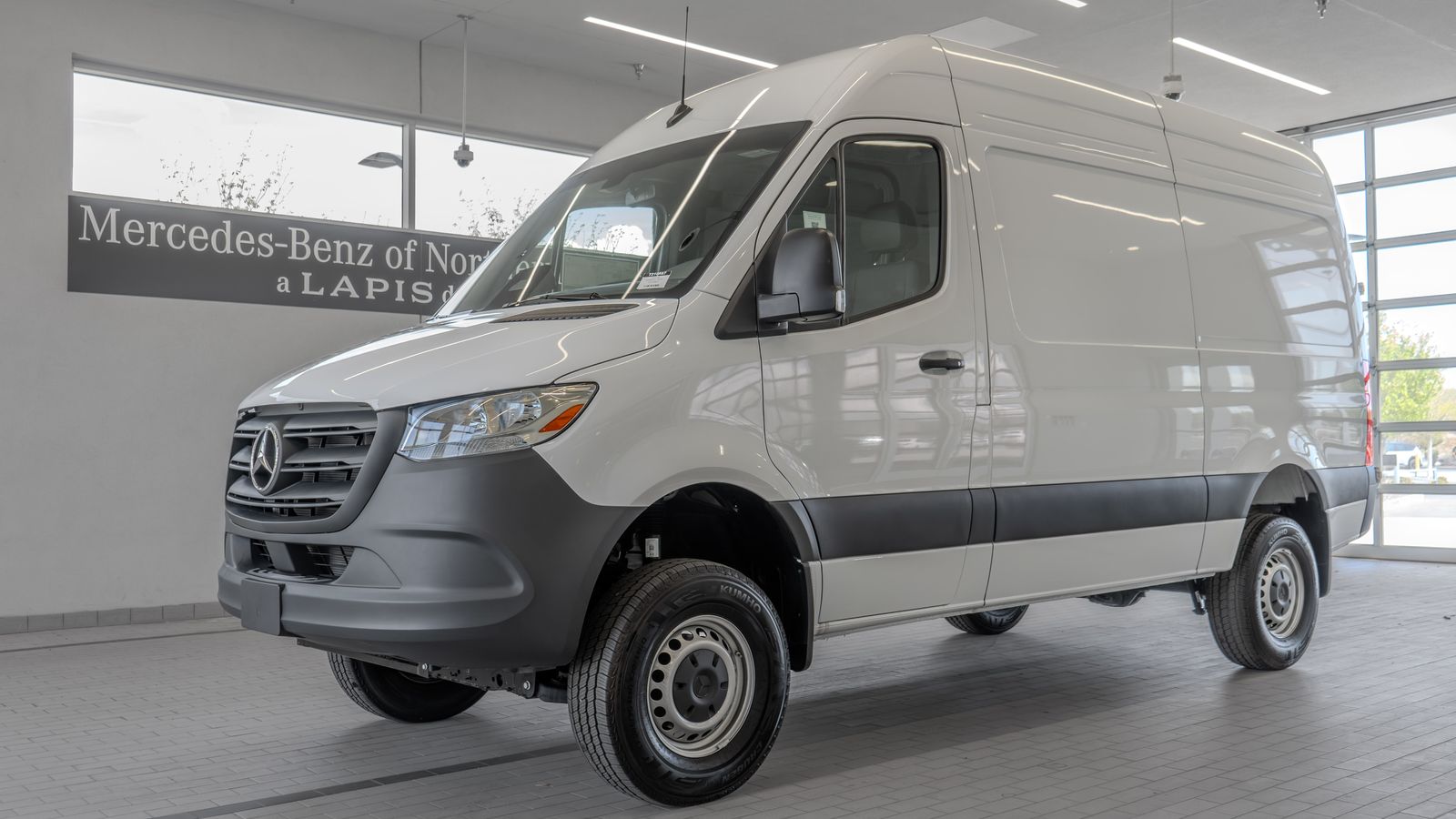2025 Mercedes-Benz Sprinter 2500 Cargo 144 WB — full photo 3 of 35
