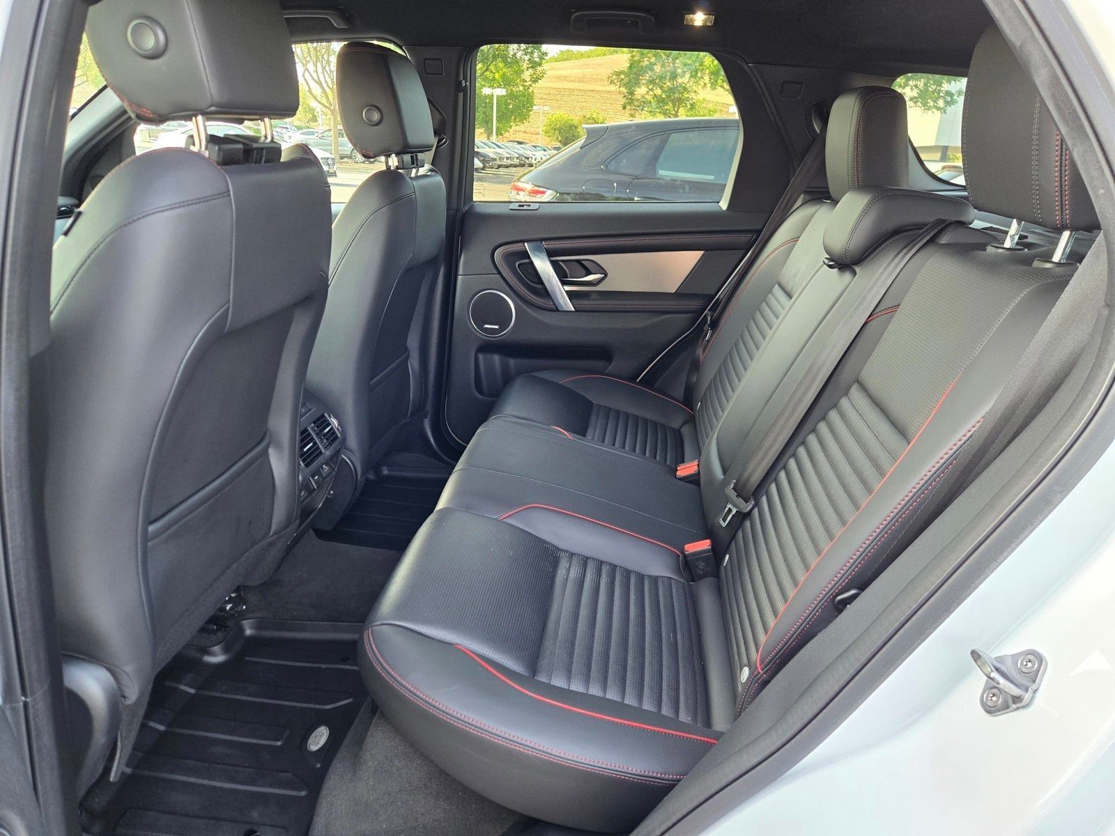 2023 Land Rover Discovery Sport SE R-Dynamic — foto completa 10 de 45