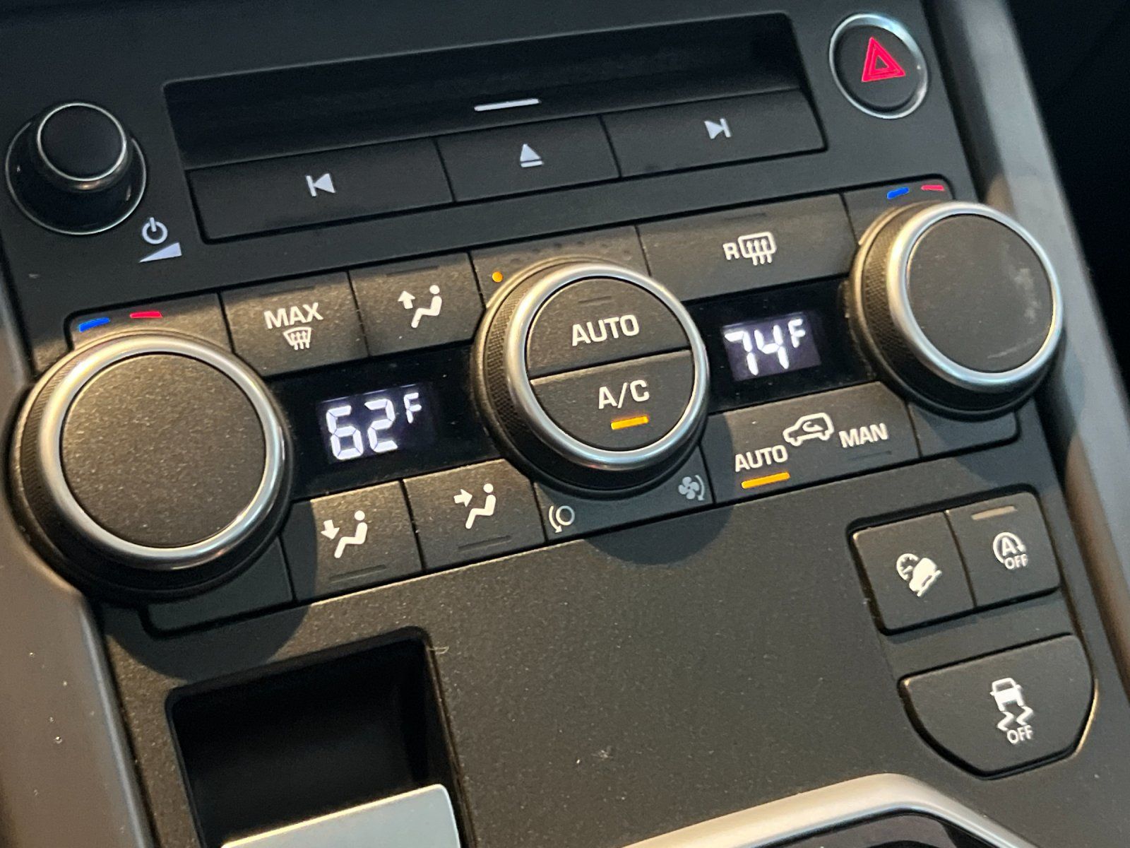 2018 Land Rover Range Rover Evoque Landmark Edition — full photo 20 of 28