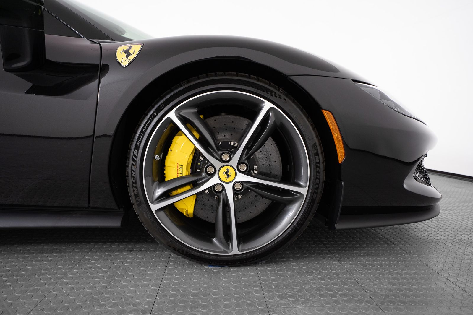 2024 Ferrari 296 GTB — foto completa 24 de 41