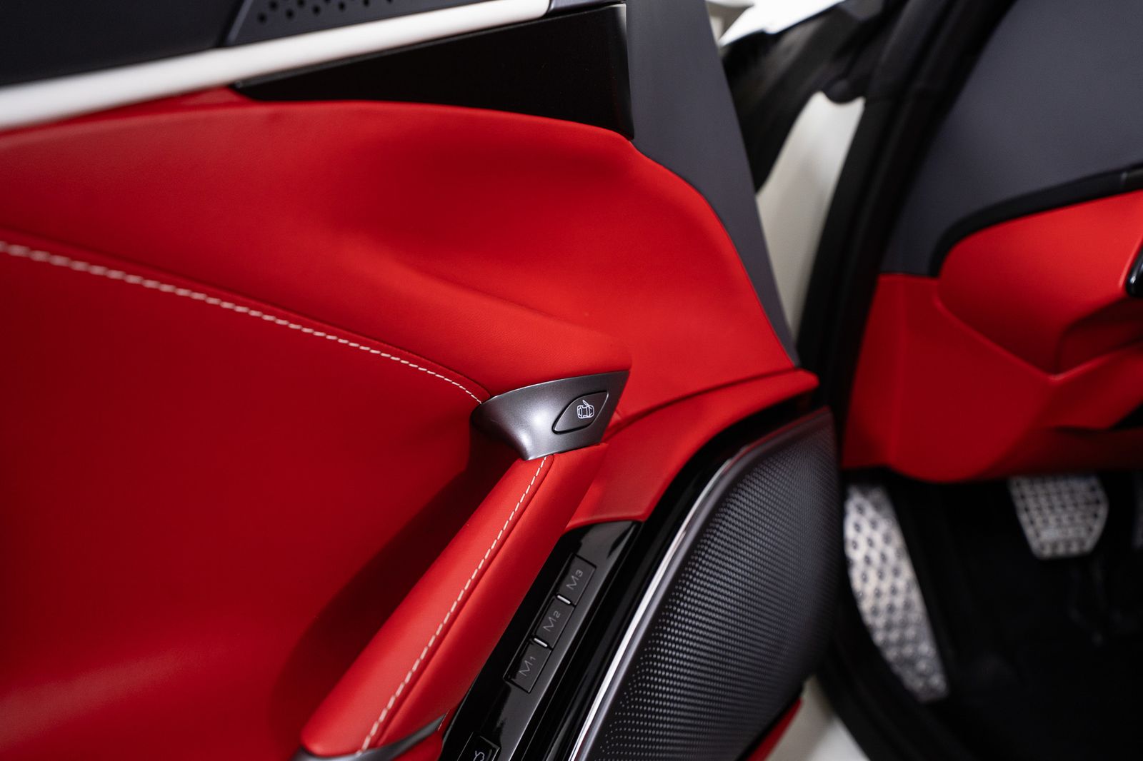 2025 Ferrari Roma Spider — full photo 21 of 51