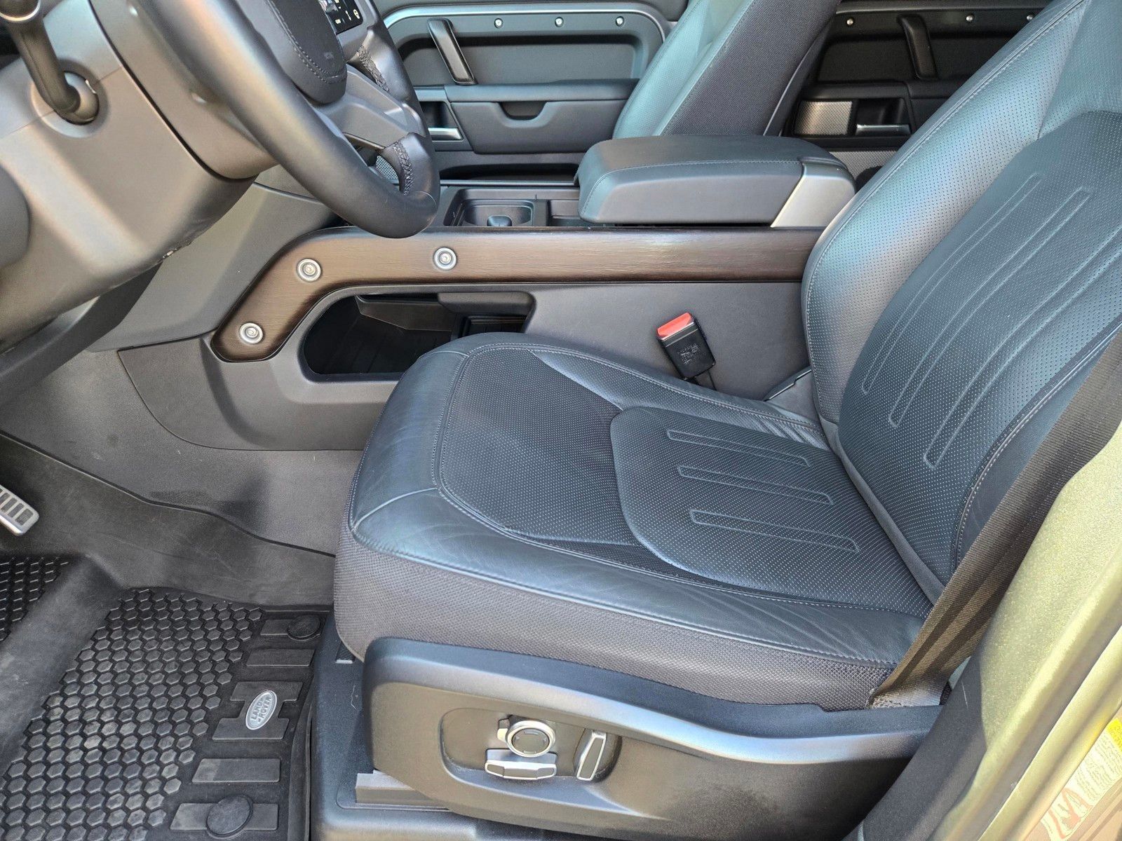 2024 Land Rover Defender 130 X — full photo 25 of 45