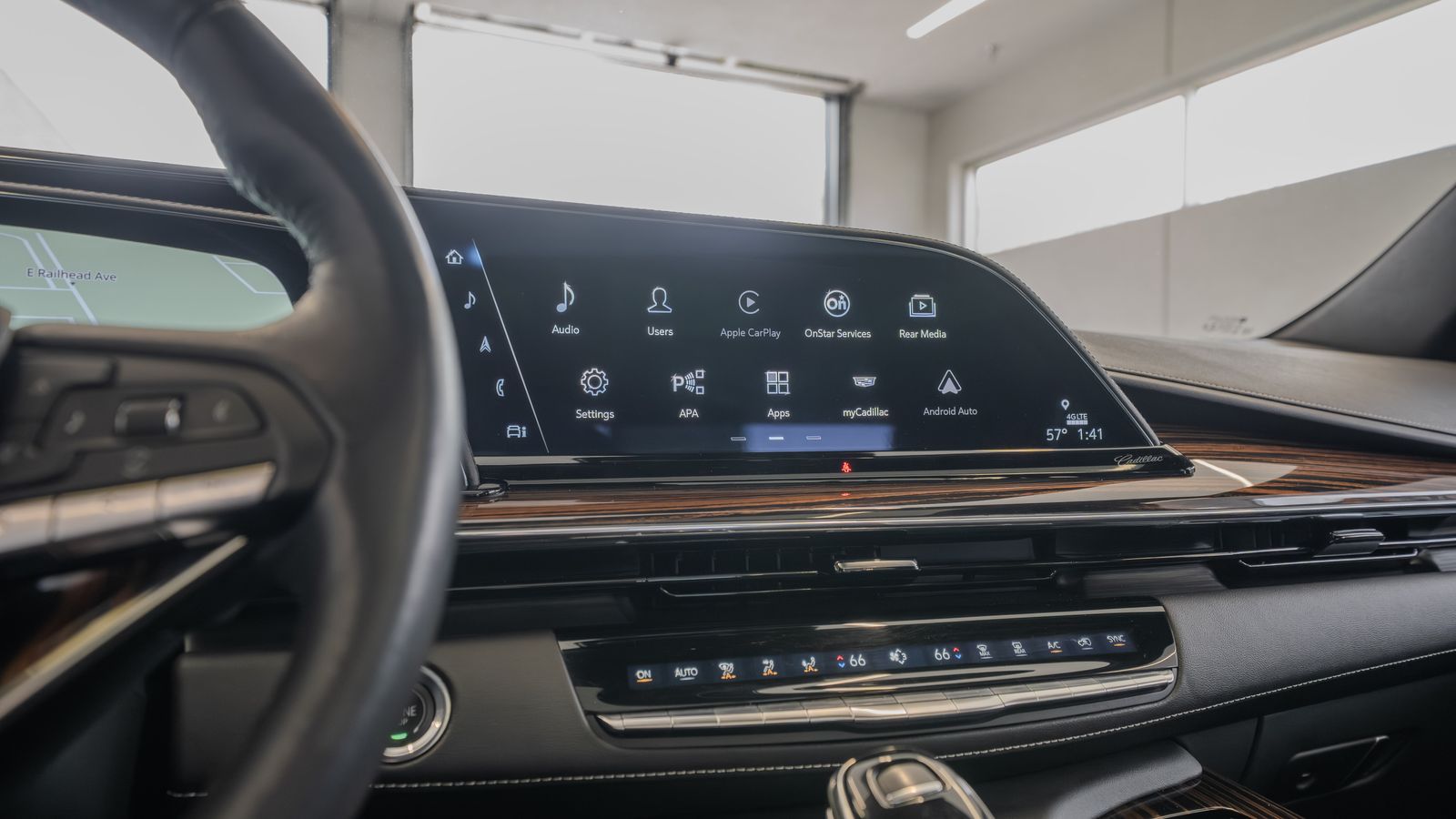 2023 Cadillac Escalade Premium Luxury — full photo 33 of 35