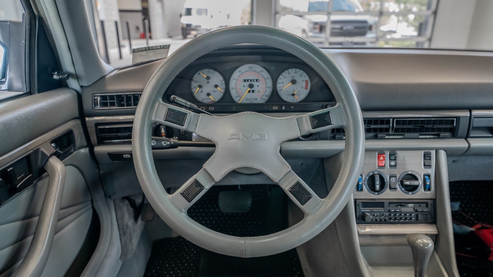 1984 Mercedes 500 SEL — full photo 9 of 46