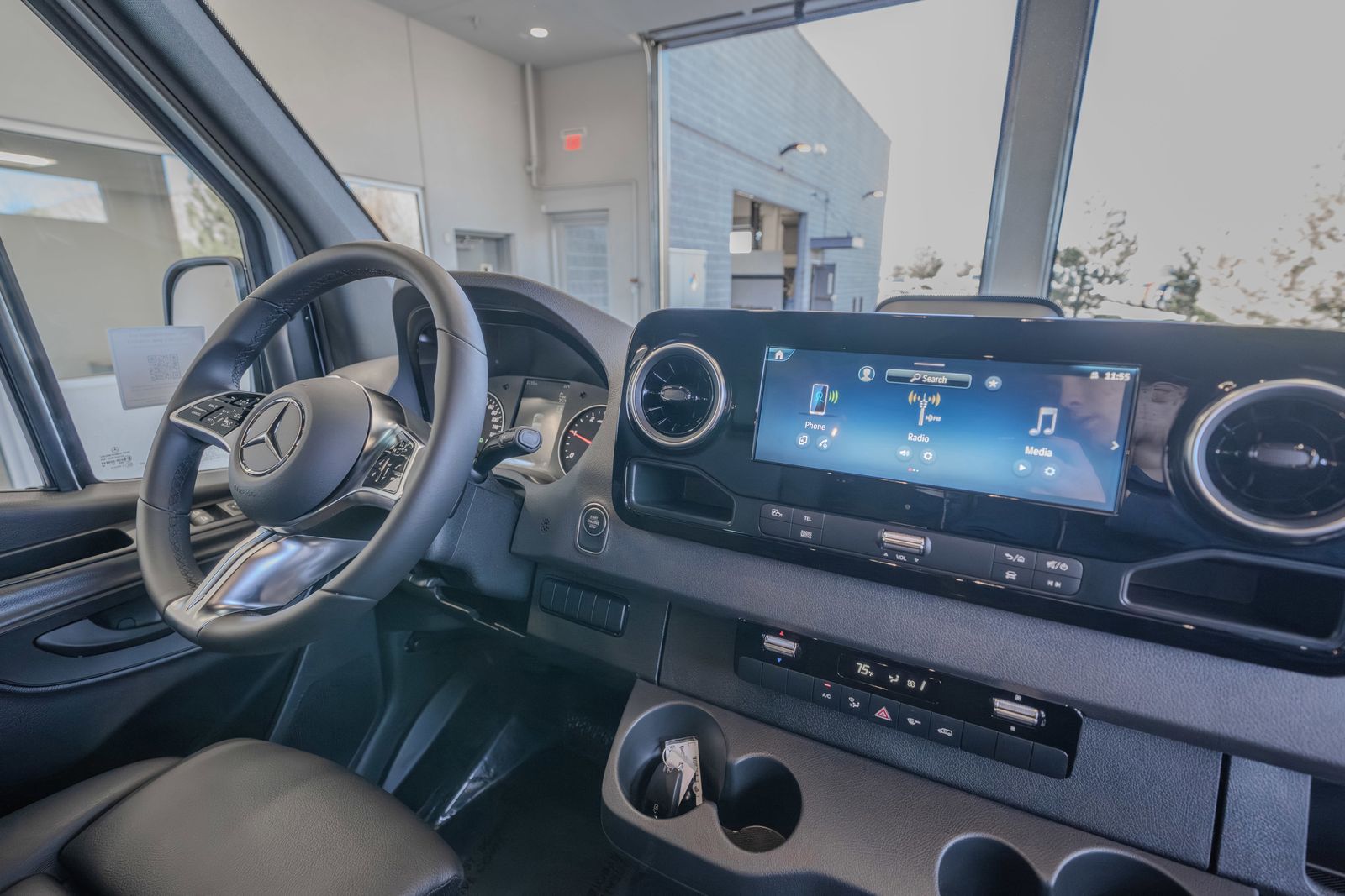 2025 Mercedes-Benz Sprinter 2500 Cargo 144 WB — foto completa 23 de 34