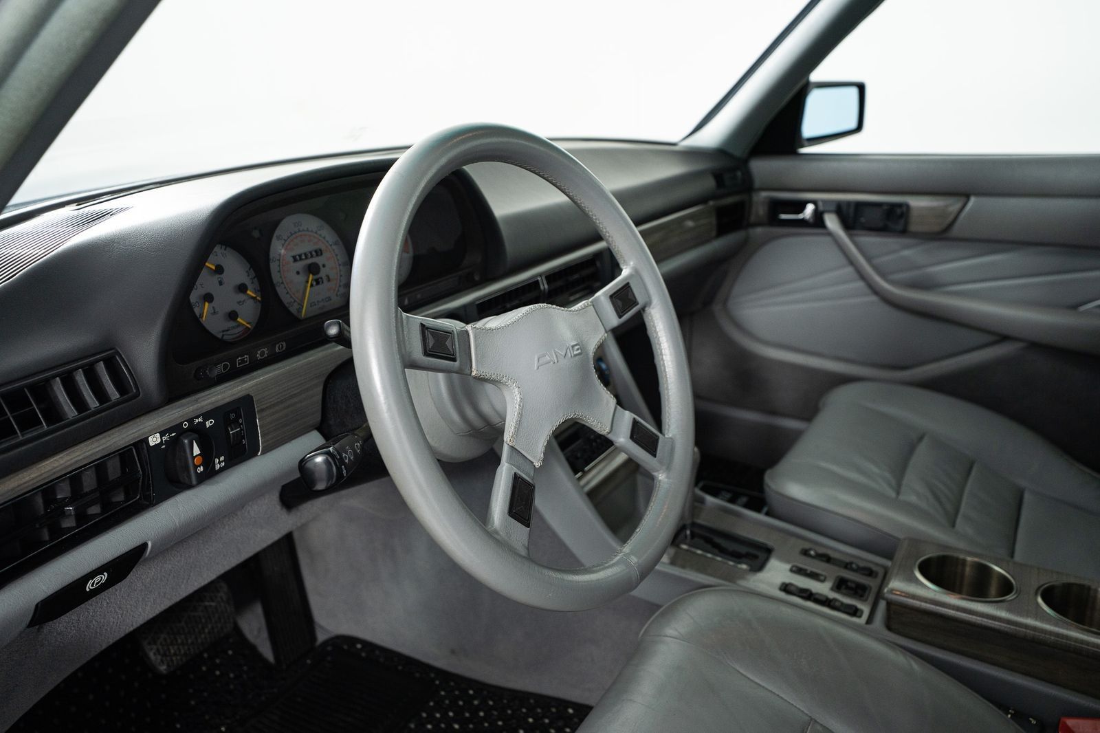 1984 Mercedes-Benz 500-Class 500 SEL — full photo 53 of 58