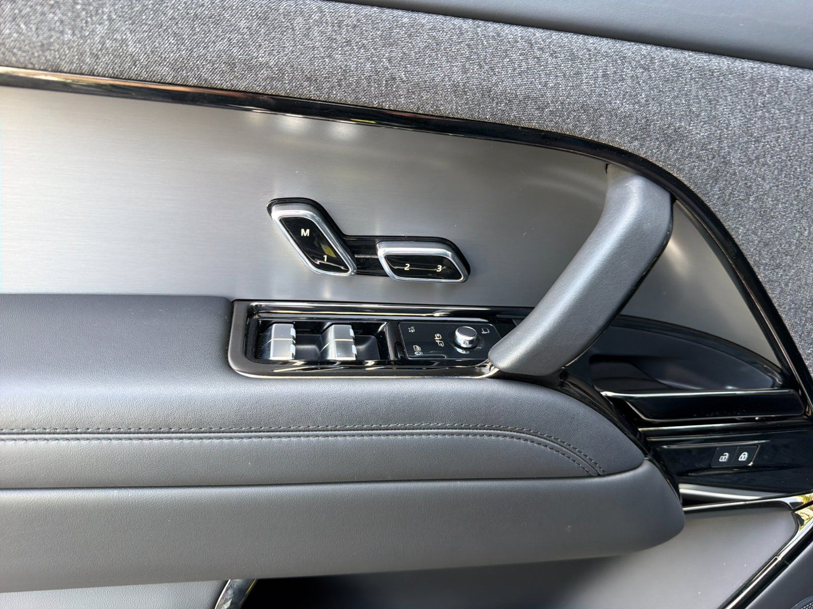 2024 Land Rover Range Rover Sport SE — full photo 11 of 29