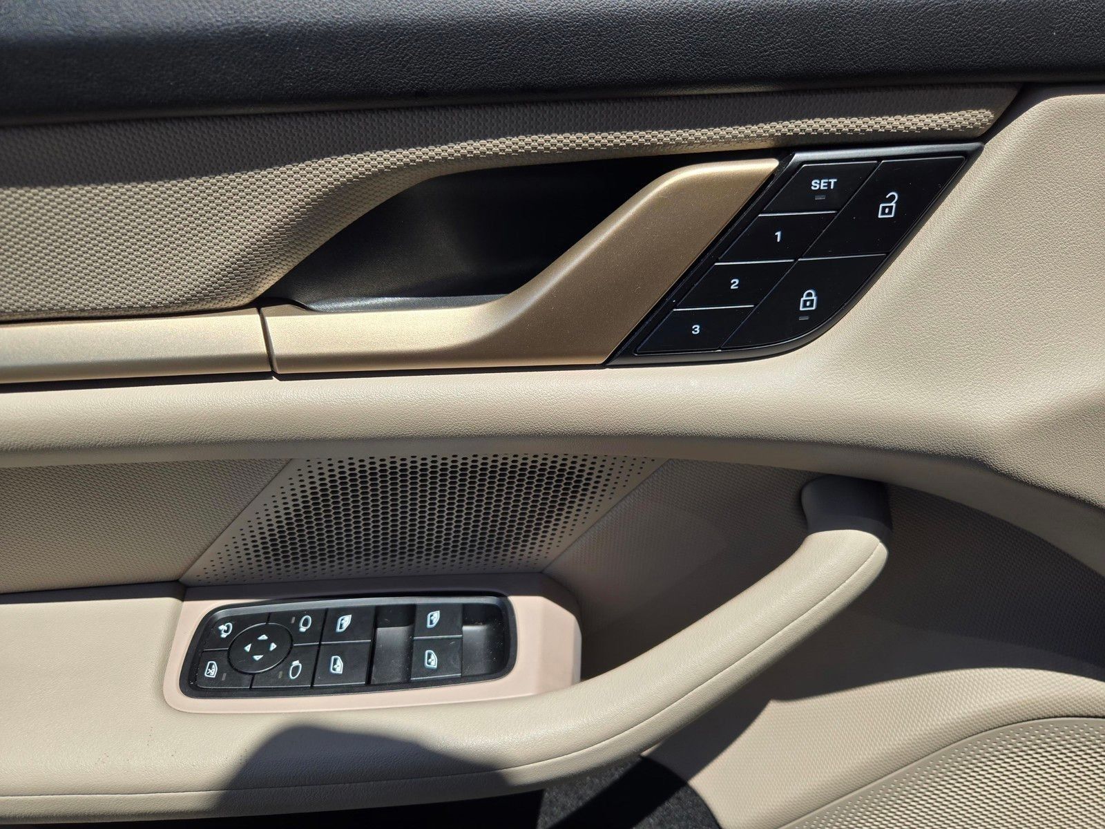 2023 Porsche Taycan Base — full photo 21 of 27