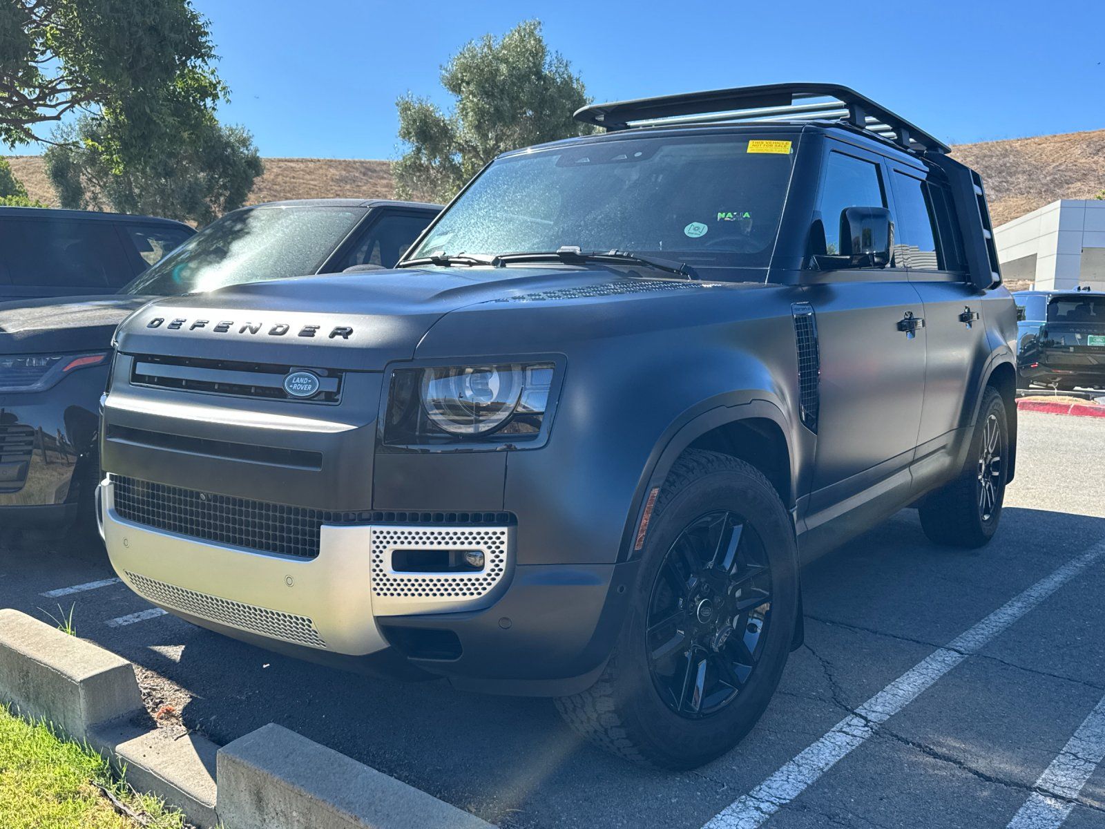 2024 Land Rover Defender 130 S — full photo 2 of 3