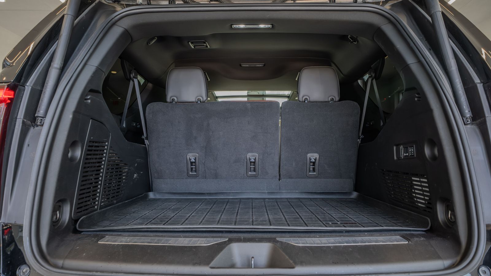 2024 GMC Yukon XL Denali Ultimate — foto completa 34 de 35
