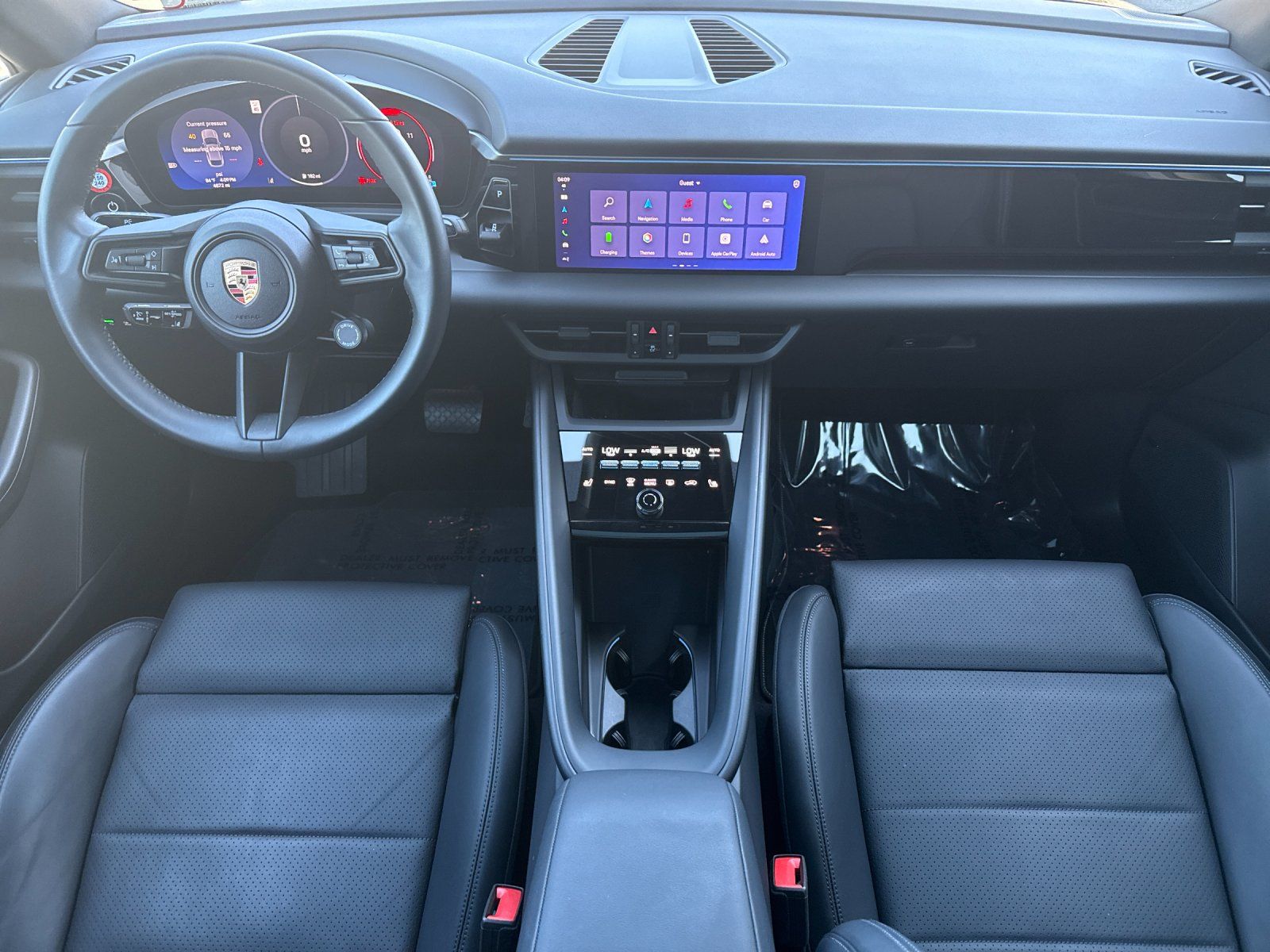 2025 Porsche Macan Electric 4 — full photo 6 of 28