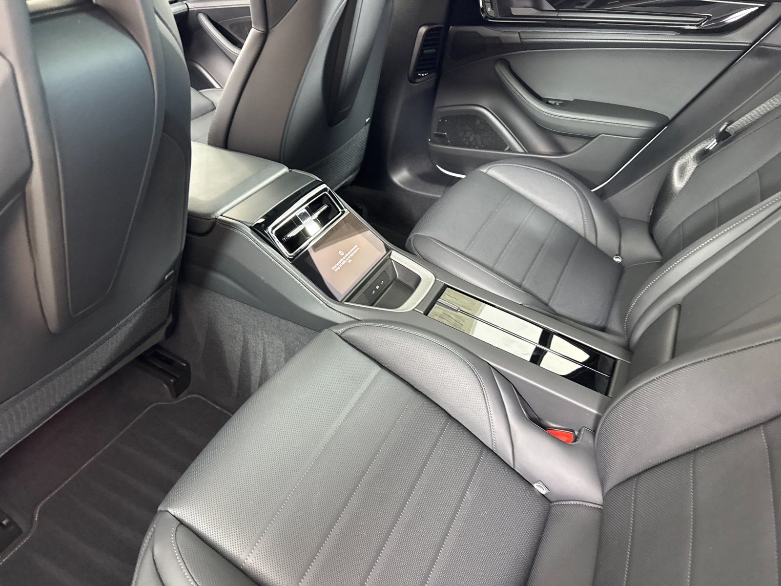 2026 Porsche Panamera E-Hybrid 4 — full photo 13 of 30