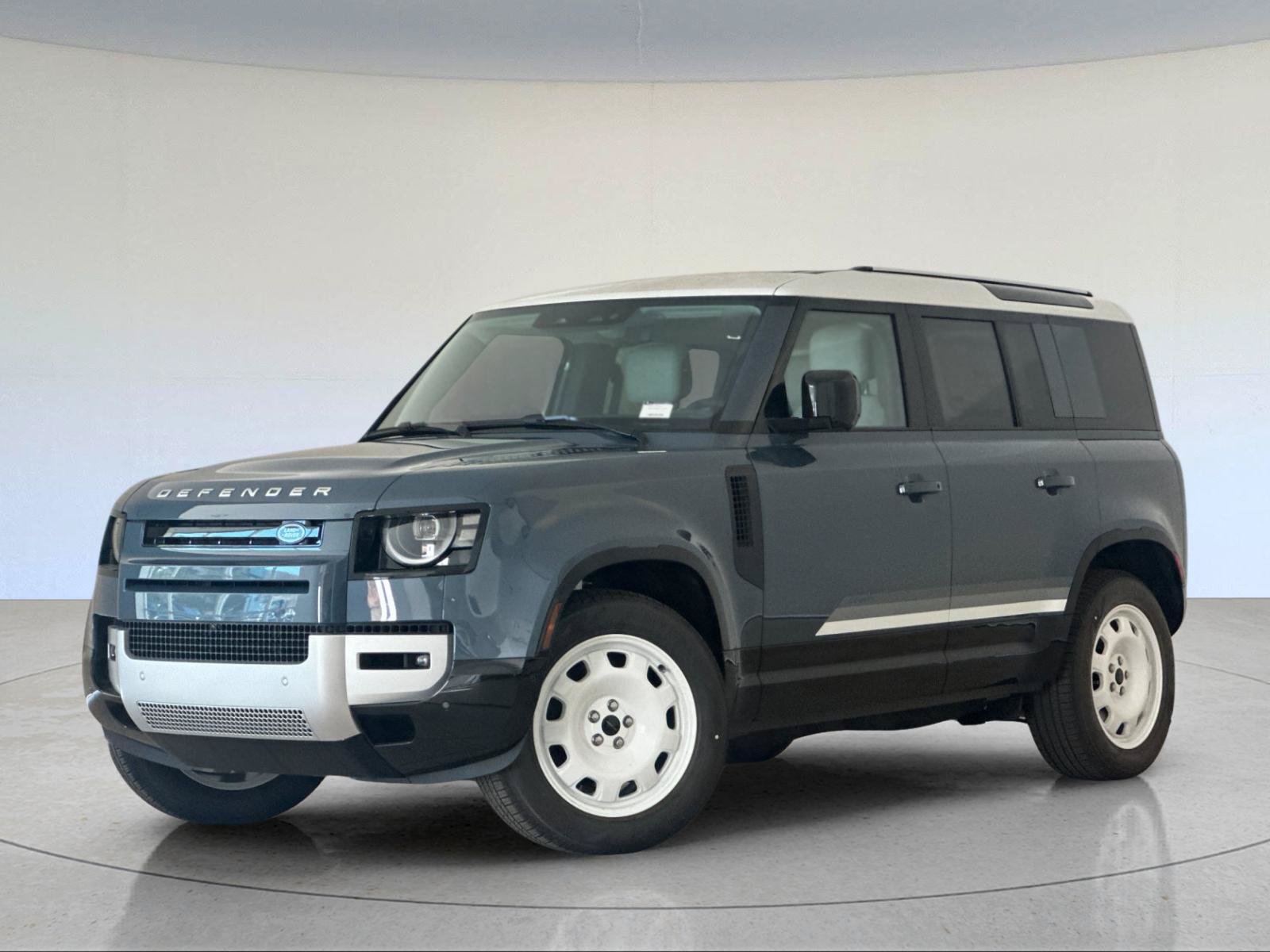 2026 Land Rover Defender 110 X-Dynamic SE — photo 1 of 27