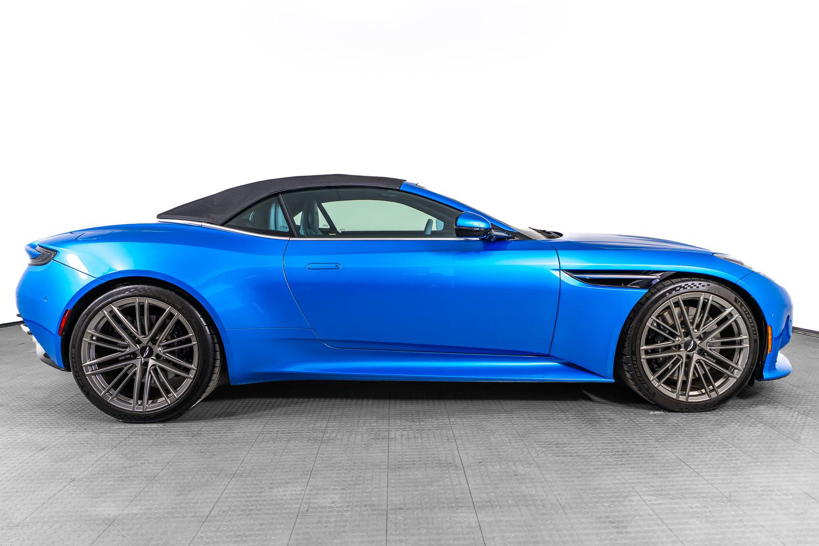 2024 Aston Martin DB12 Volante — full photo 5 of 55