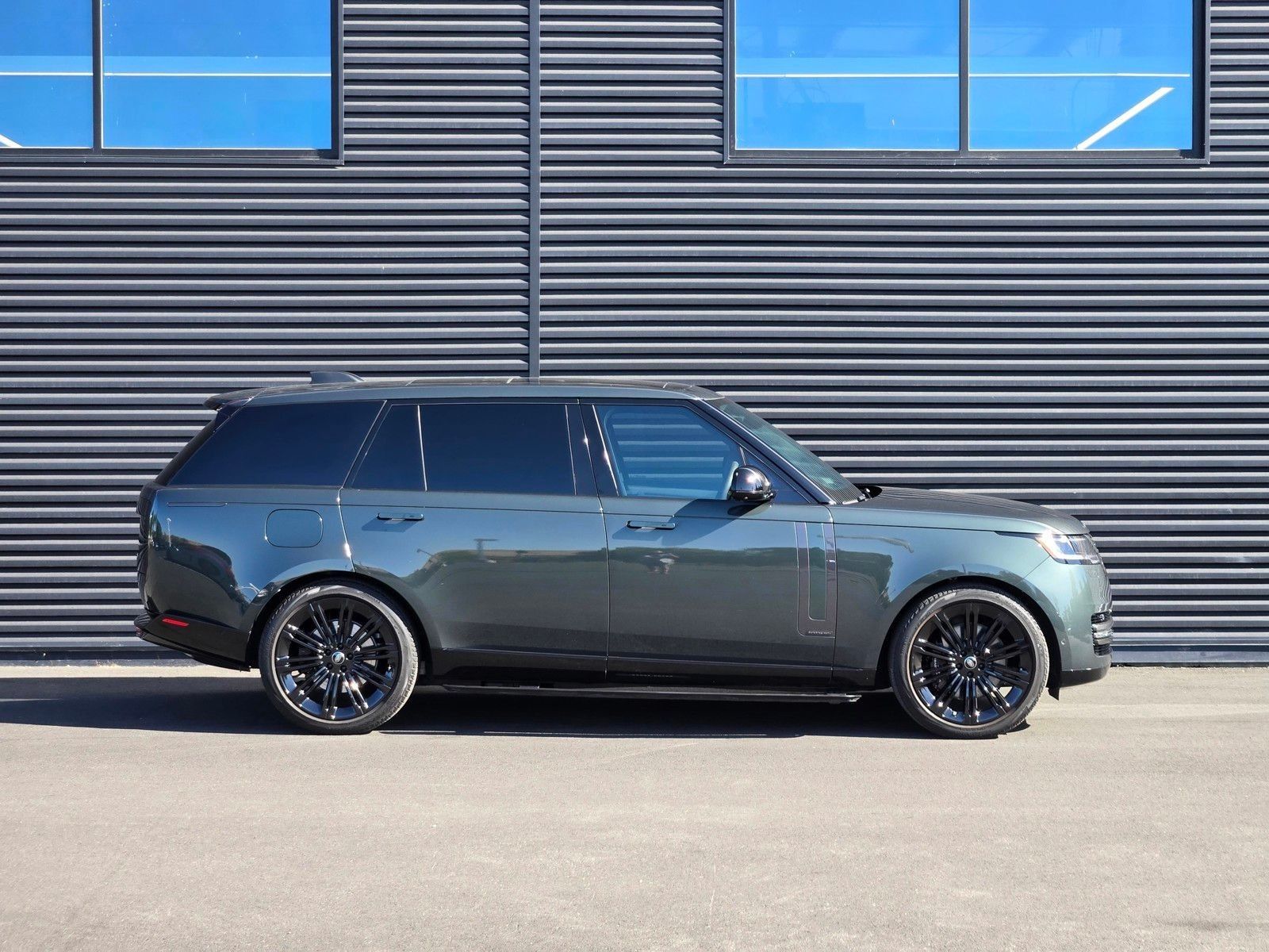 2024 Land Rover Range Rover Autobiography — full photo 8 of 46