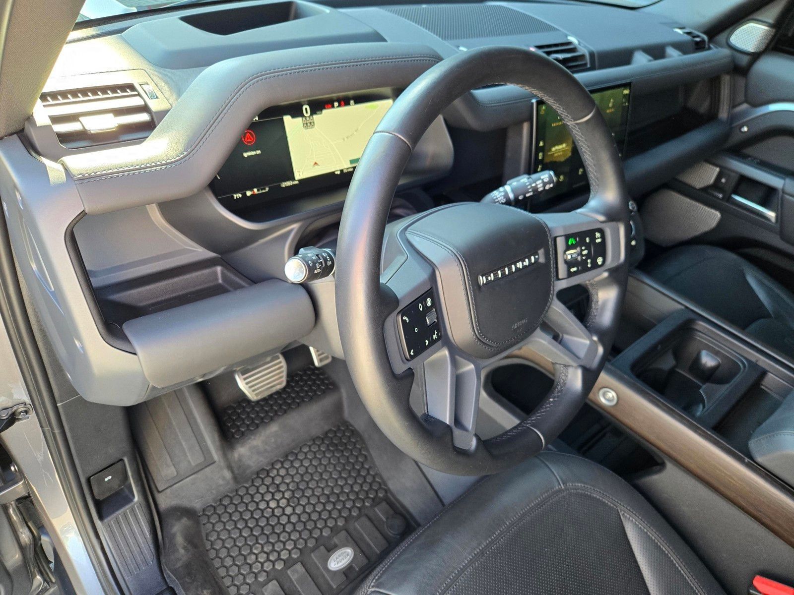 2024 Land Rover Defender 130 X — full photo 18 of 45