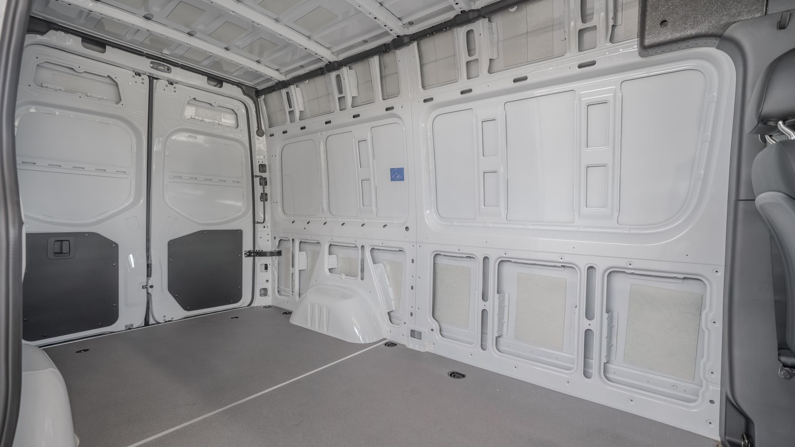 2025 Mercedes-Benz Sprinter 2500 Cargo 144 WB — full photo 28 of 35