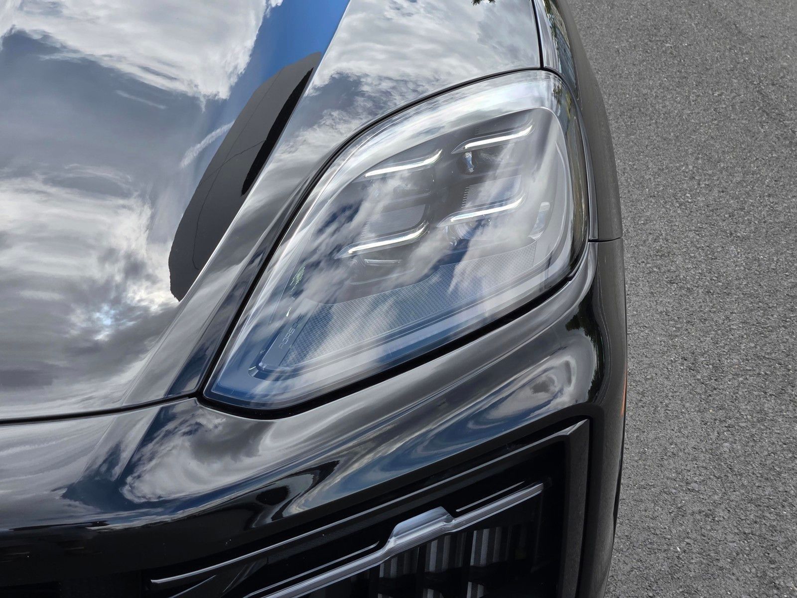 2026 Porsche Cayenne GTS — full photo 12 of 27