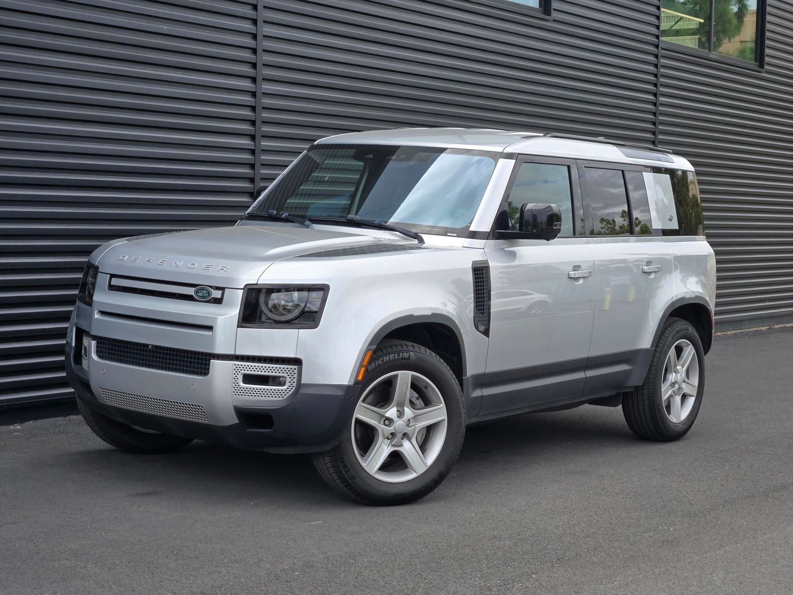 2020 Land Rover Defender 110 SE — full photo 1 of 45