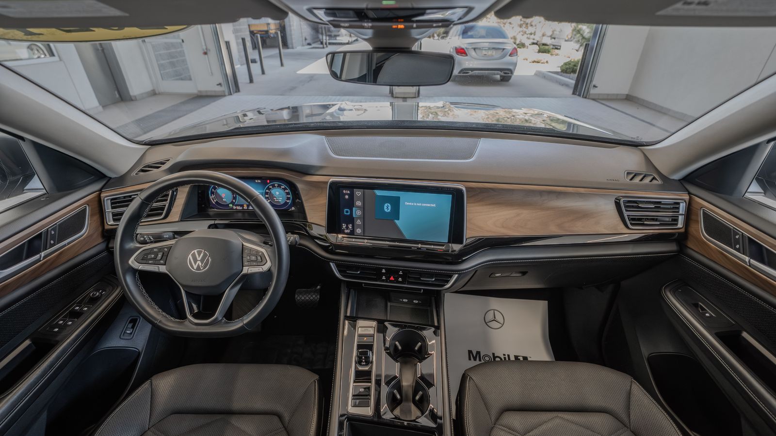 2024 Volkswagen Atlas 2.0T SE w/Technology — full photo 8 of 35