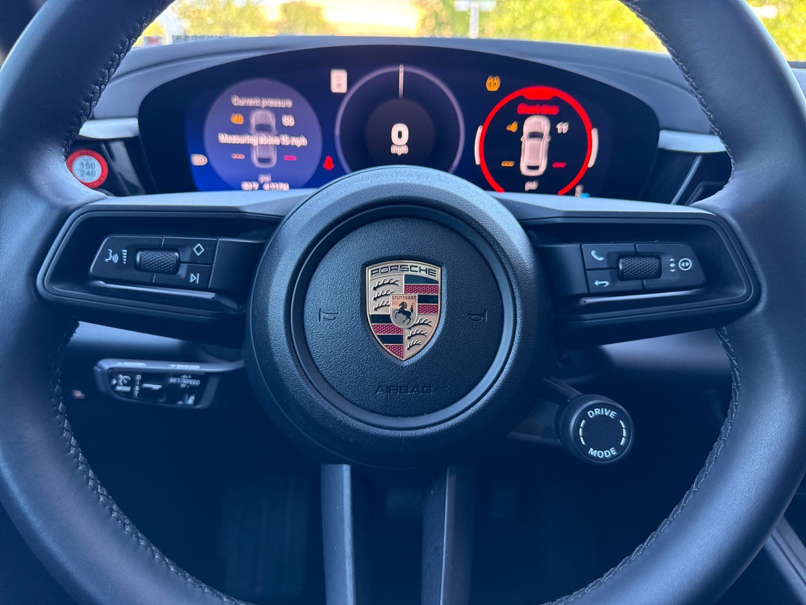 2025 Porsche Macan Electric 4 — full photo 23 of 28