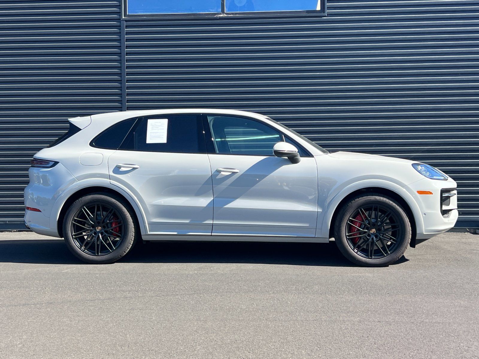 2026 Porsche Cayenne S — full photo 9 of 29